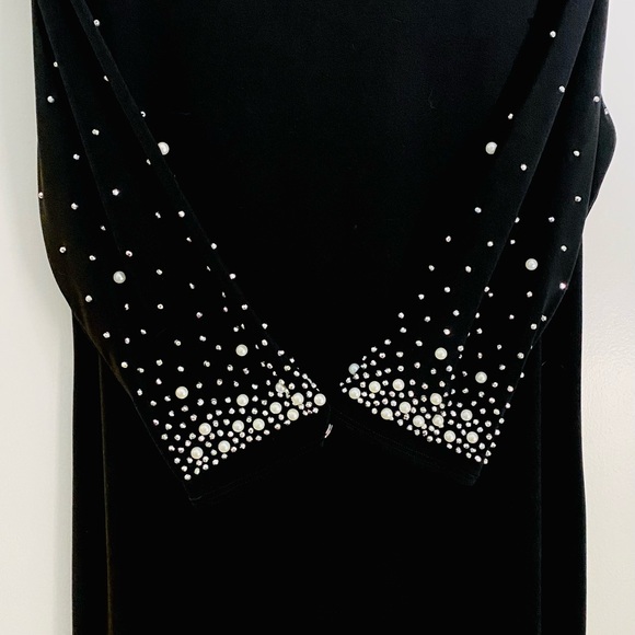 Like new, comfortable shift dress embellished by faux pearls,diamonds - Picture 5 of 5